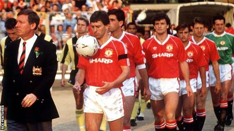 manchester united 1988 90 home shirt