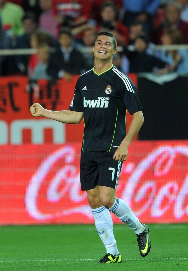 real madrid 2010 11 away shirt